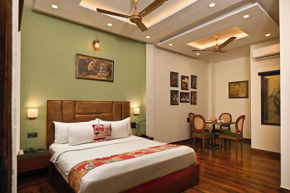 Family Studio Suite, 1 King Bed