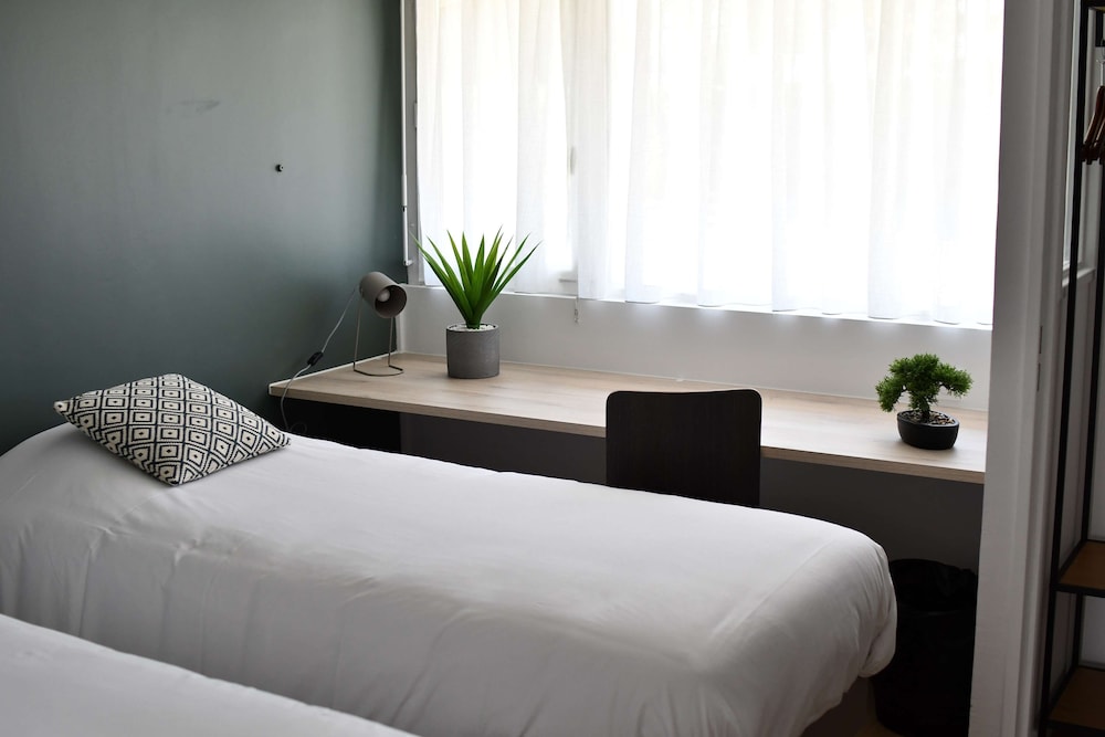 Family Room, Multiple Beds - Photo 5
