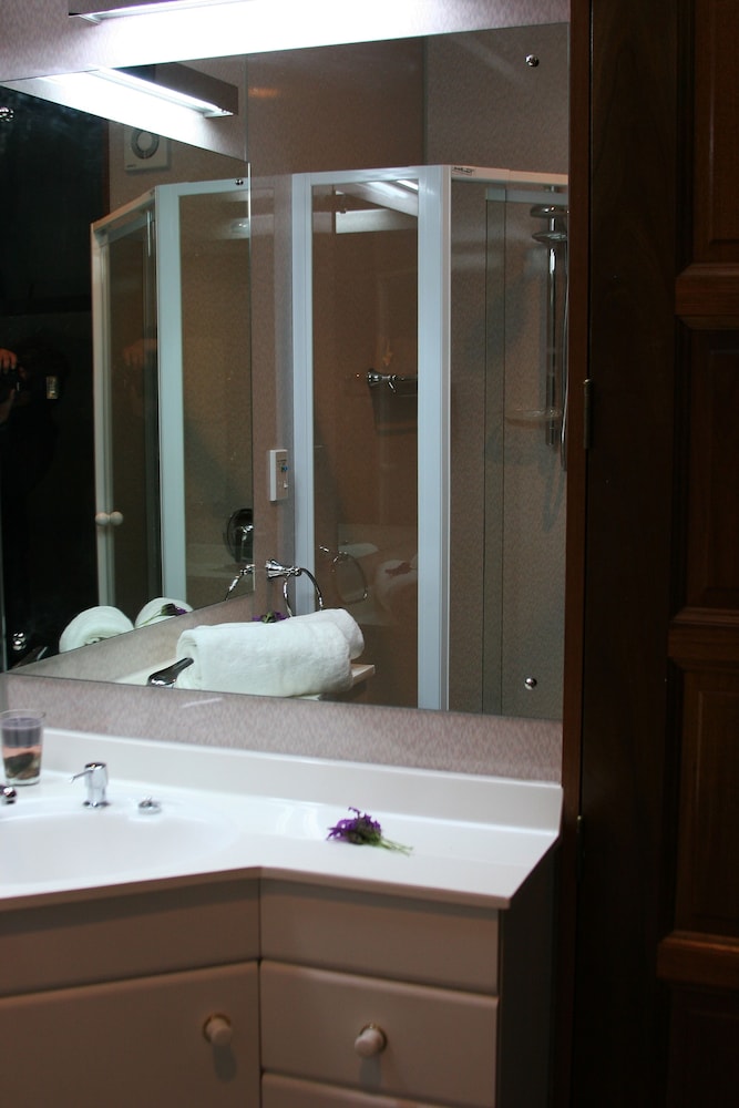 Standard Suite, 1 Bedroom, Non Smoking, Balcony (The Tamarisk Room) photo 3