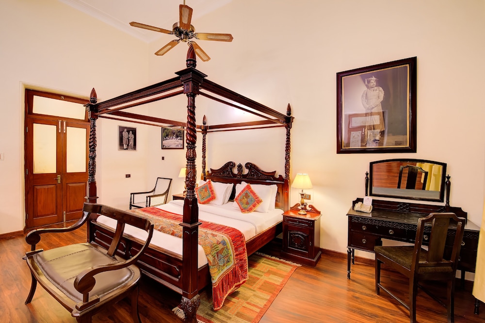 Suite, 1 King Bed photo 3