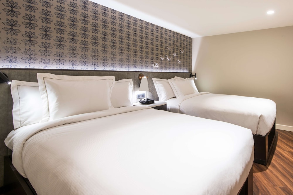 Suite, 1 Bedroom, Accessible, Resort View (2 Doubles, Hearing)