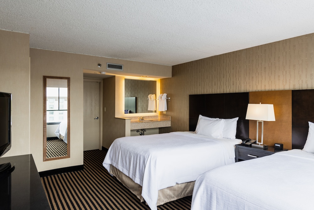 Suite, Multiple Beds, 2 Bathrooms - Photo 4