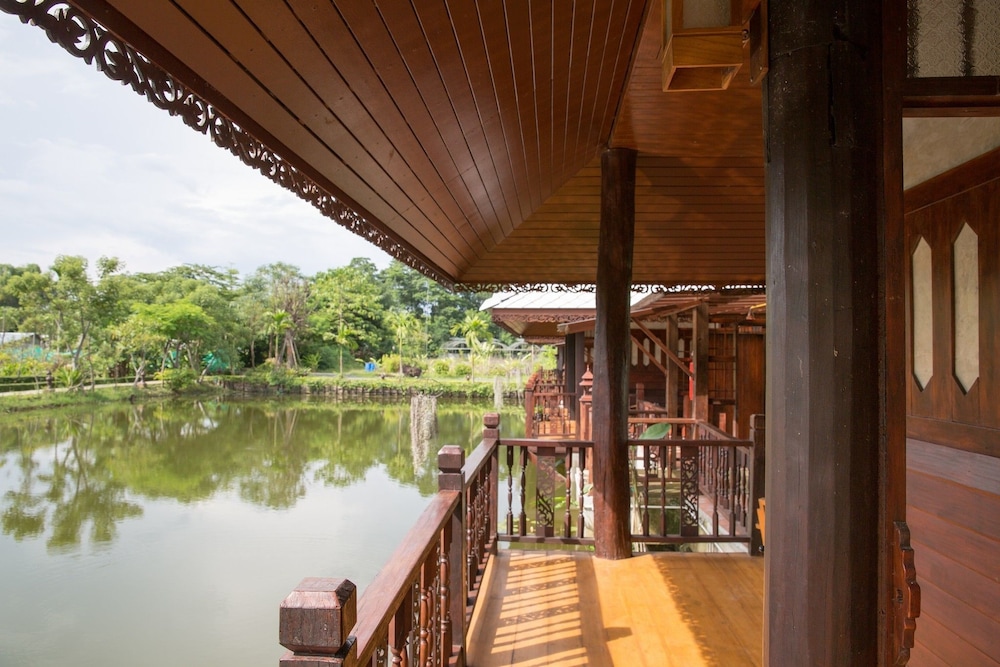 Deluxe Double Room with River View photo 2