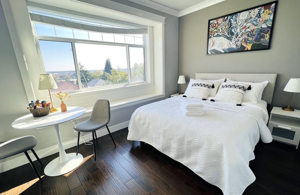 Deluxe Double Room, 1 Queen Bed, Private Bathroom photo 1