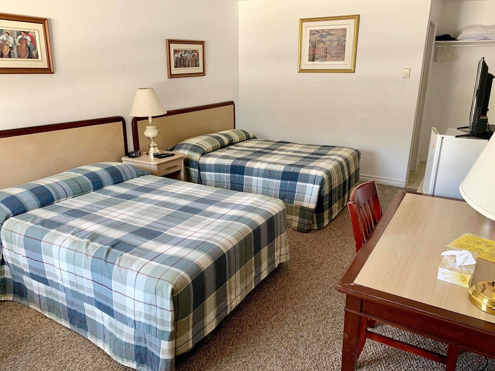 Room, 2 Queen Beds photo 2
