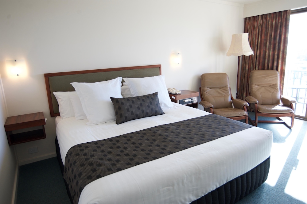 Standard Room, 1 King Bed, Non Smoking, Balcony