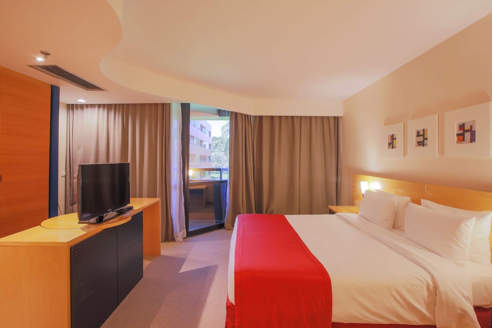 Luxury room, 1 King bed - Photo 2