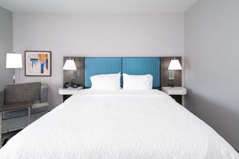 Room, 1 King Bed, Refrigerator & Microwave