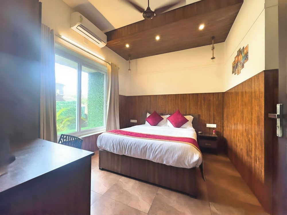 Ground Floor - Deluxe Non Balcony Room photo 1