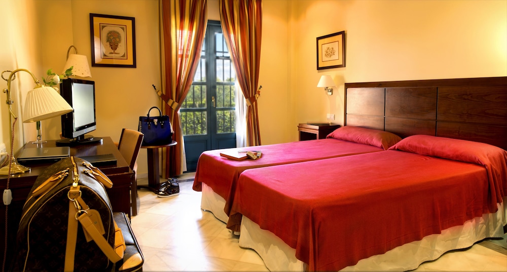 Double or Twin Room - Photo 2