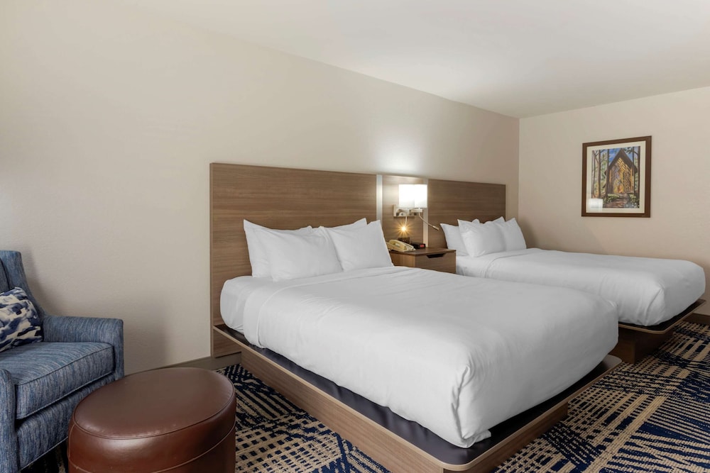 Standard Room, 2 Queen Beds, Non Smoking - Photo 3