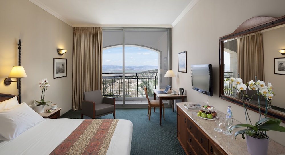 Comfort Room, City View