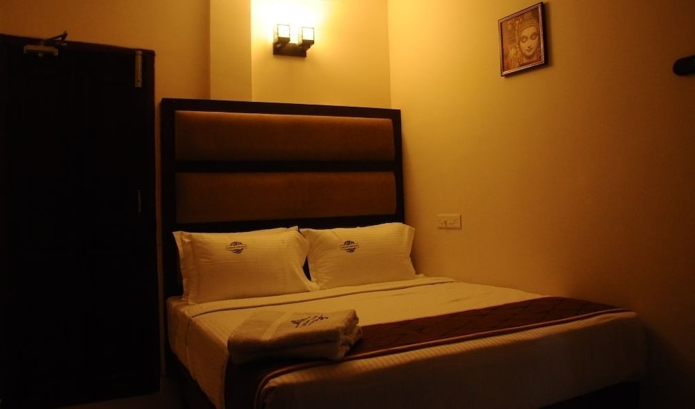 Deluxe Double Room, 1 King Bed photo 3