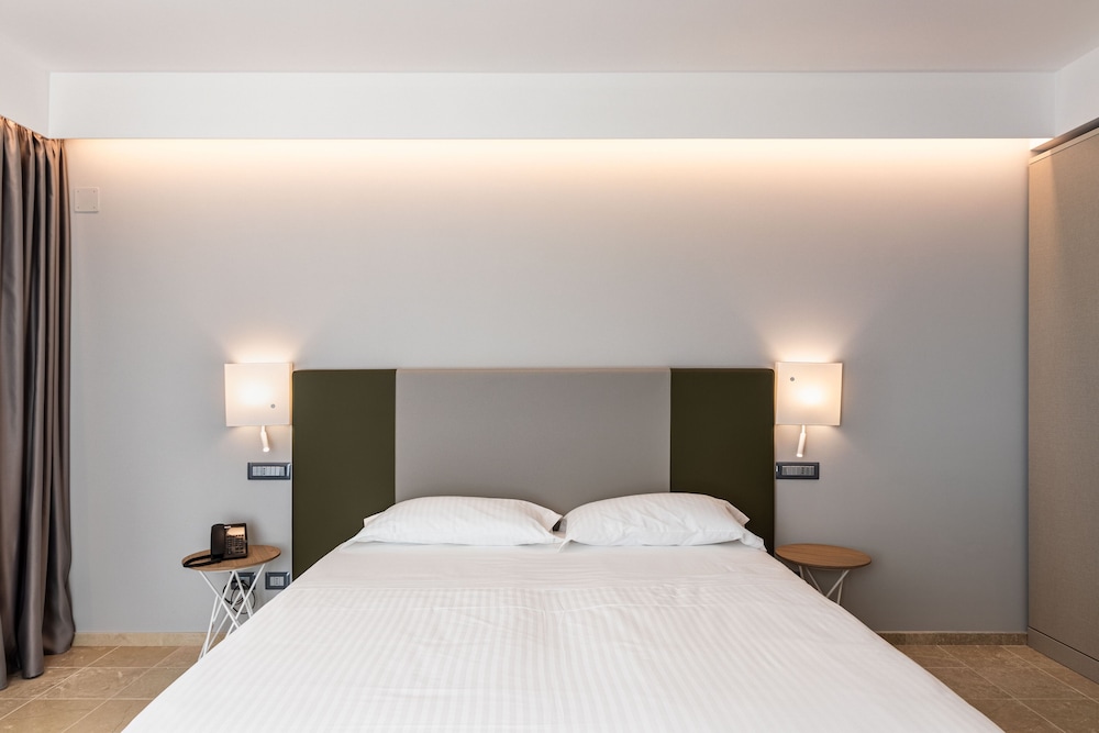 Deluxe Room - Photo 3