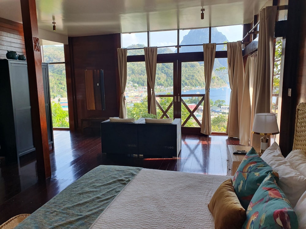 Deluxe Room, Balcony, Sea View - Photo 1