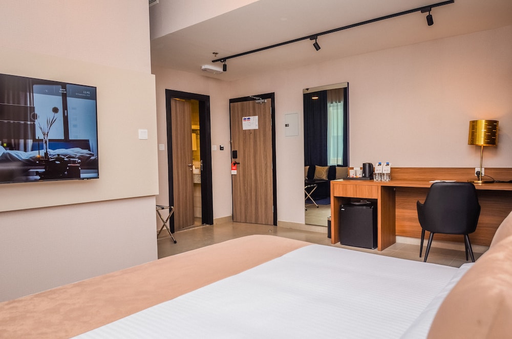 Deluxe Room, 1 King Bed with Sofa bed, Non Smoking (with Sofabed) photo 1
