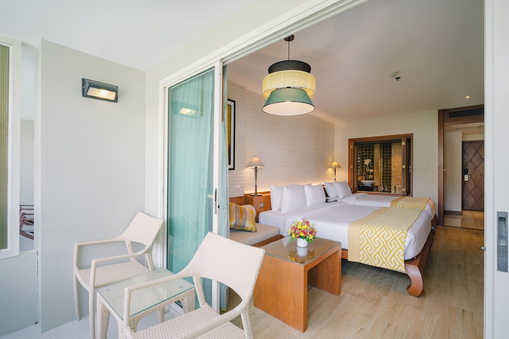 Deluxe room - Royal Wing 1 Queen,1 Single - Photo 8