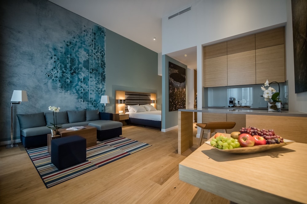 Studio Suite, 1 King Bed with Sofa bed