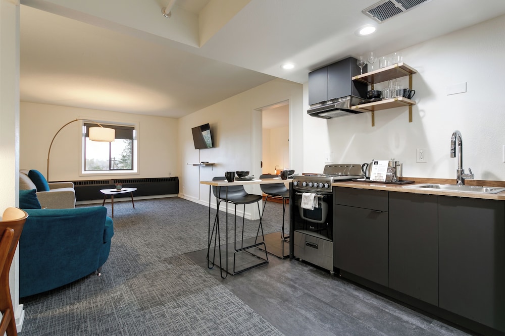 Grand Room, Mobility Accessible, Kitchen
