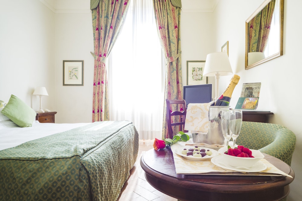 Deluxe Double or Twin Room - Photo 2