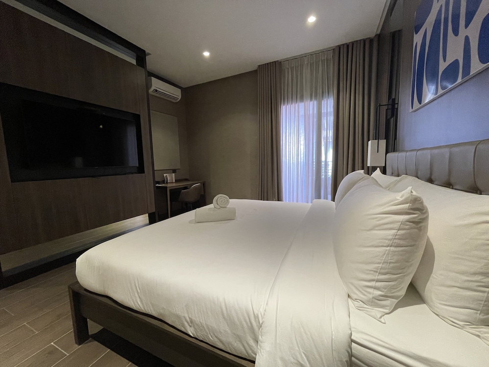 Executive Room - Photo 3