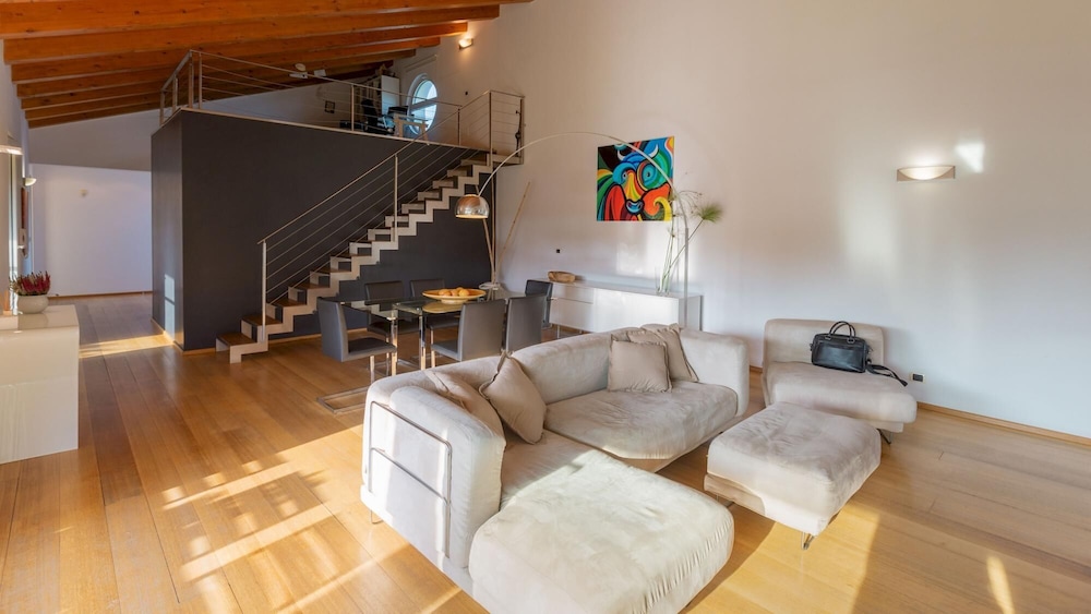 Villa photo 1