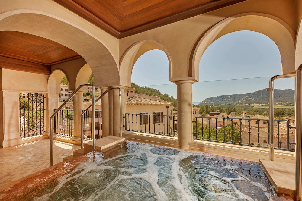 Presidential Suite thumbnail 6