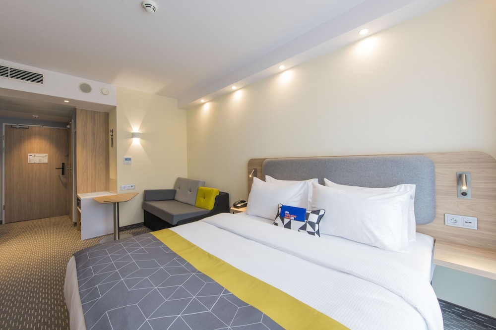Standard Room, 1 Double Bed with Sofa bed (Free Breakfast) - Photo 9