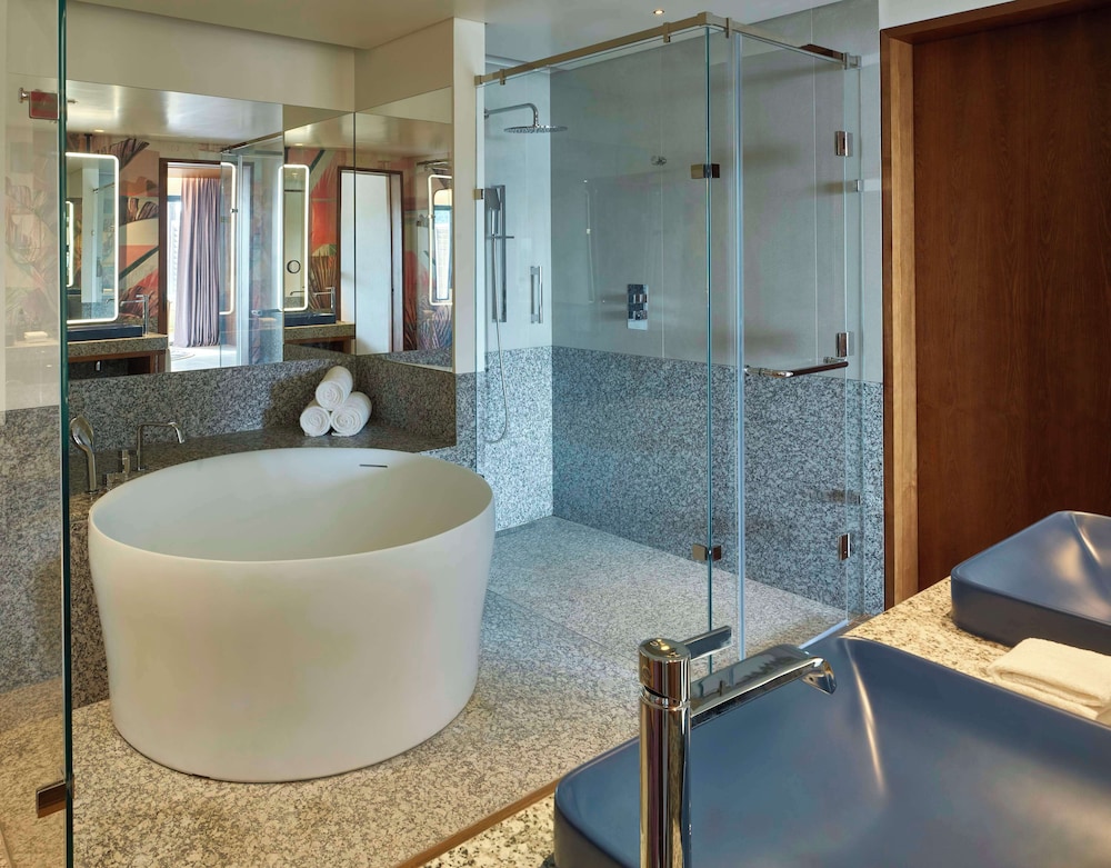 Suite, 1 King Bed, Balcony