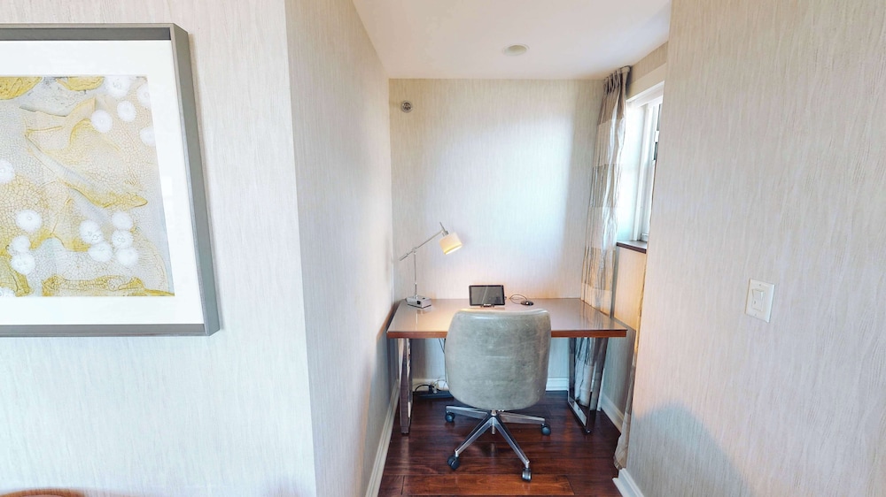 Suite, 1 King Bed