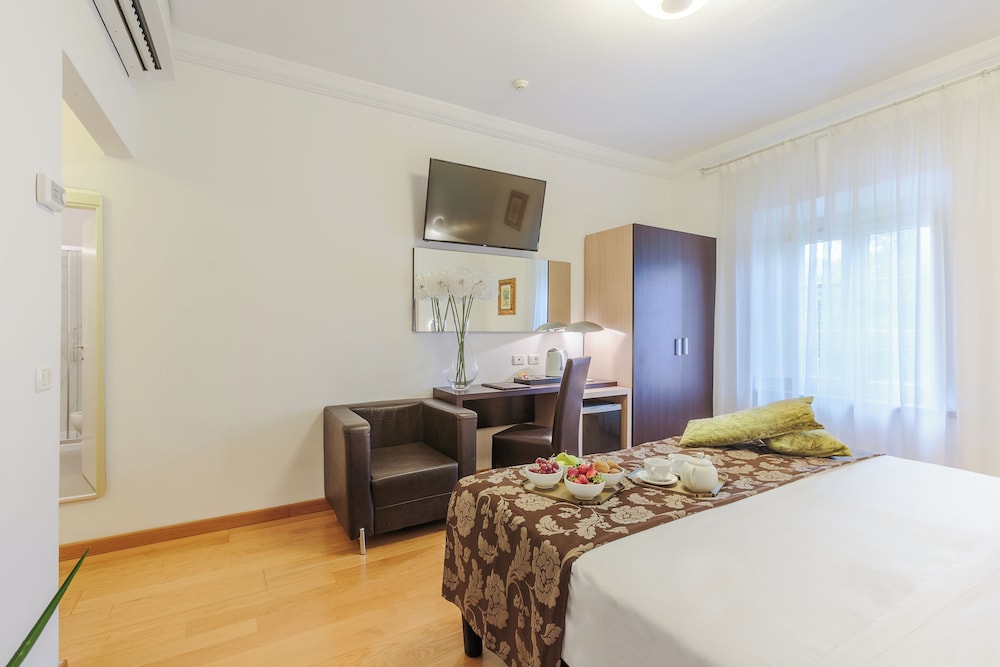 Superior Double or Twin Room, Garden View