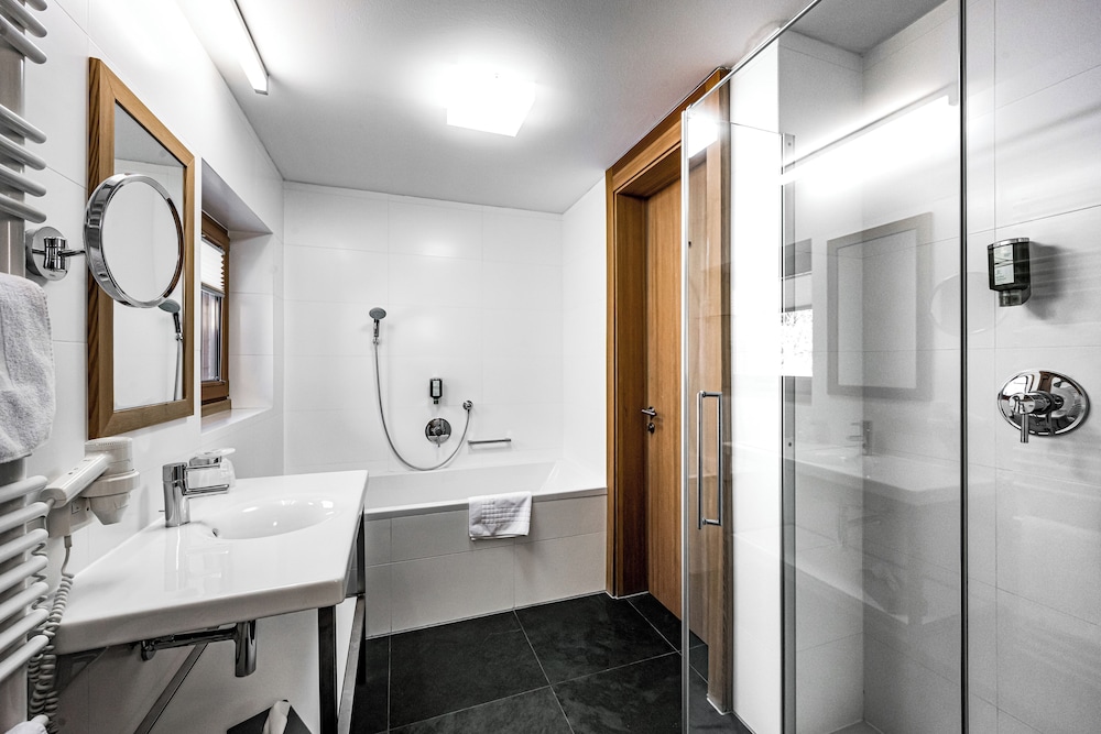 Deluxe Double Room, Balcony (Panorama) photo 3
