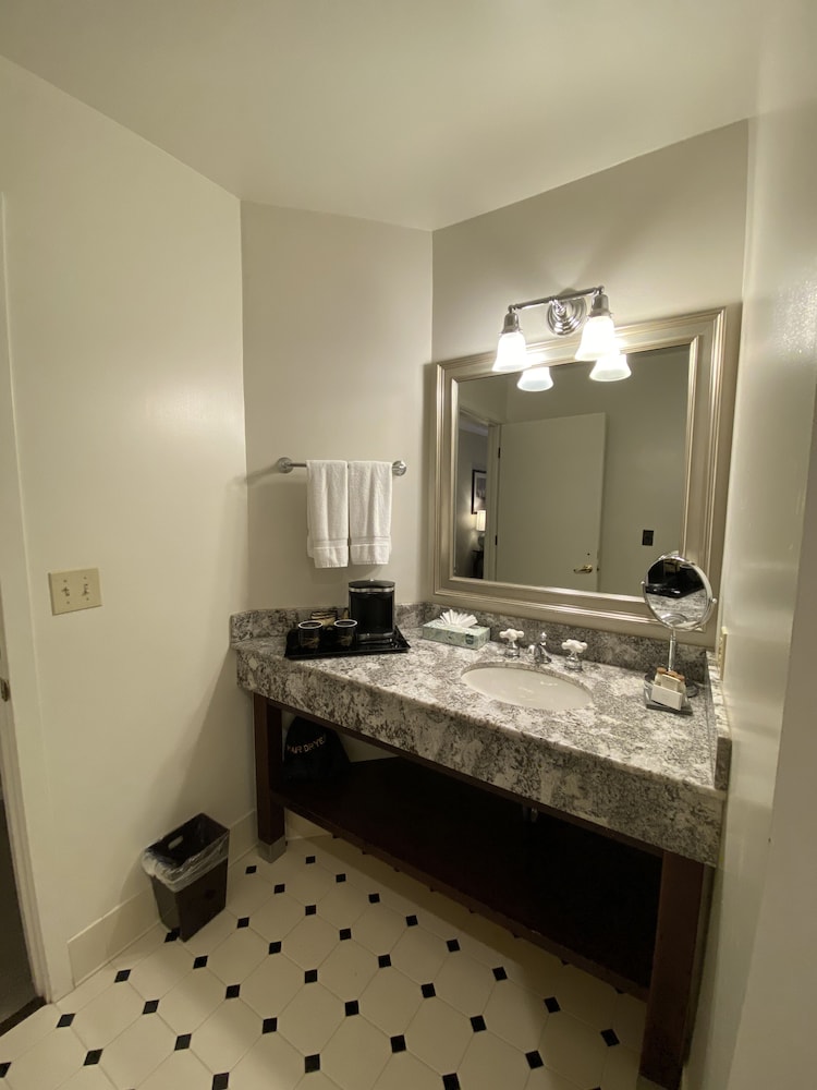Superior Room, 1 King Bed, Accessible - Photo 6