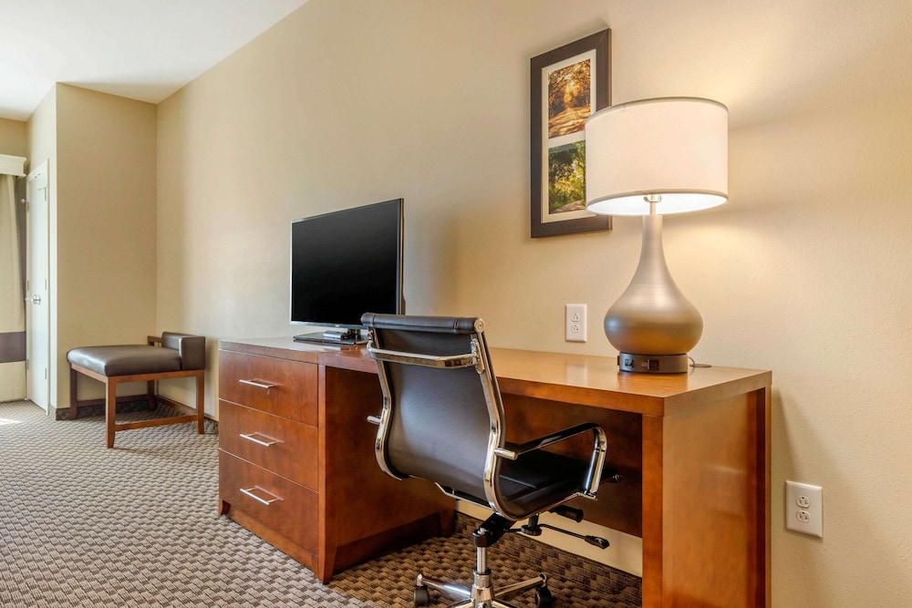 Suite, 2 Queen Beds, Non Smoking - Photo 8