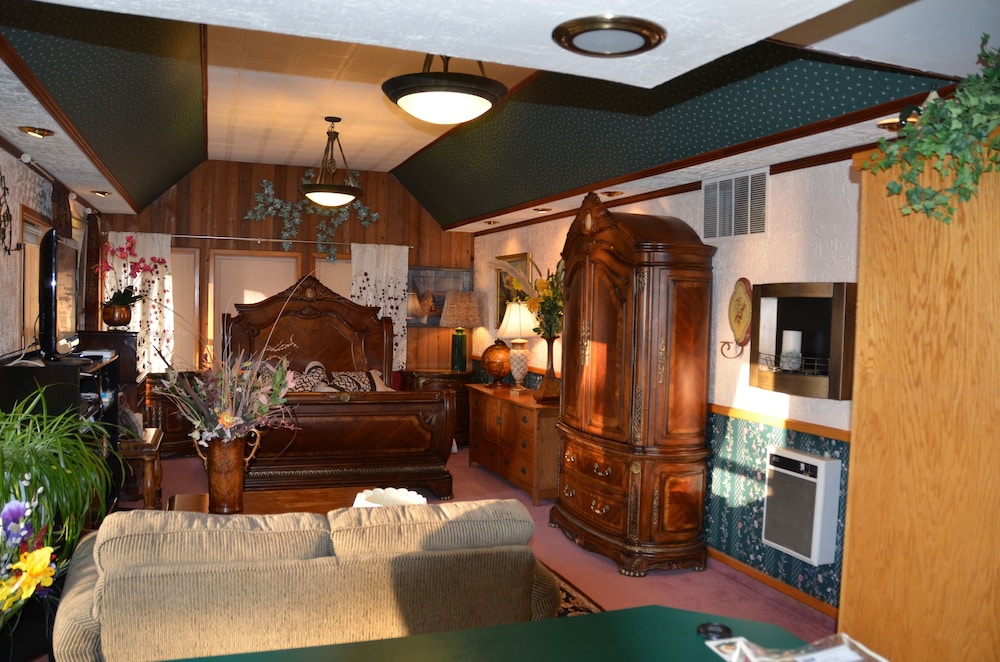 Apartment, 1 Queen Bed, Kitchen, Lake View photo 1