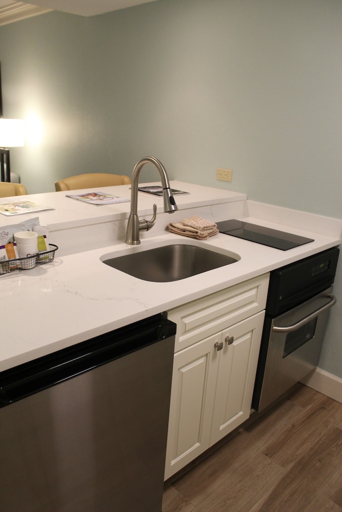 Junior Suite, 2 Queen Beds (750 SqFt) - Photo 3