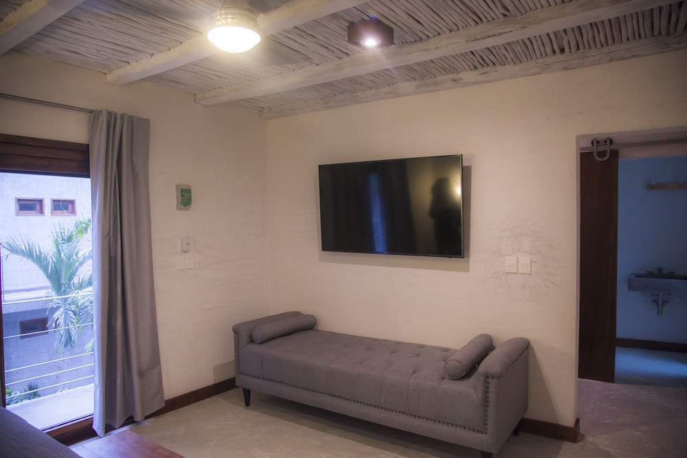 Deluxe Double Room, 1 King Bed, Balcony, Pool View