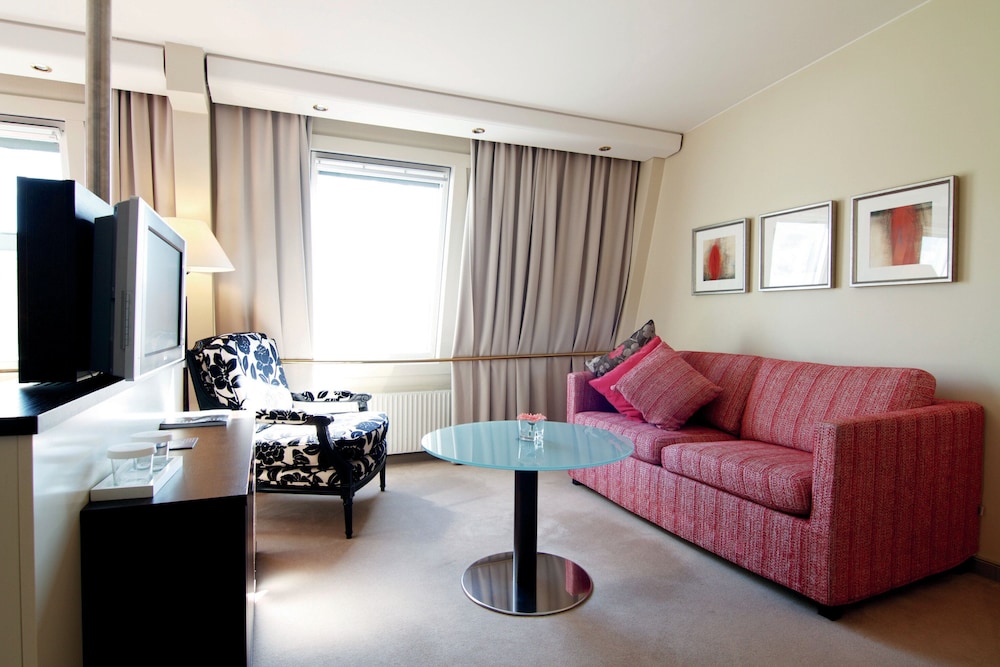 Deluxe Room - Photo 10