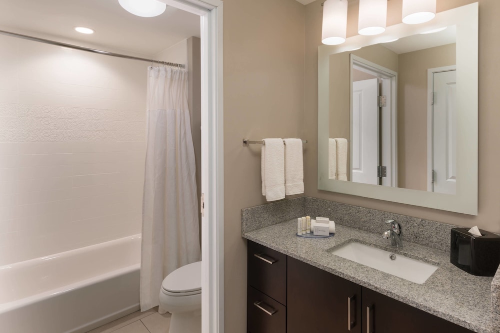 Executive Studio, 2 Queen Beds (Mobility/Hearing Accessible, Tub) photo 3