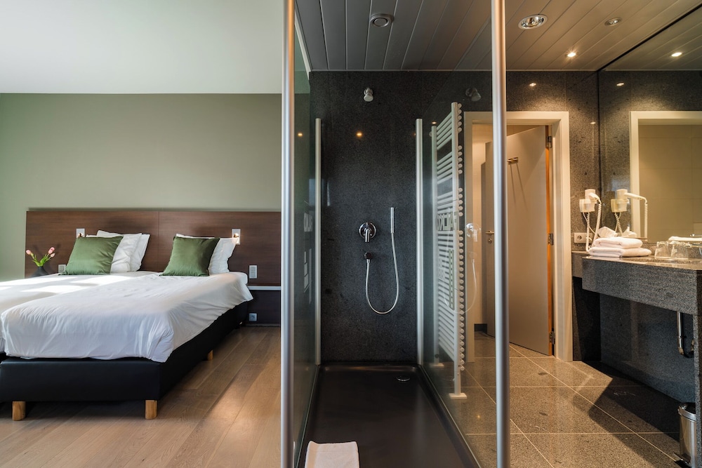 Standard Room - Photo 11