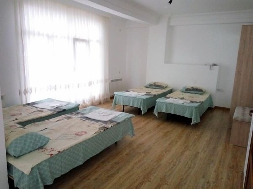 Economy Quadruple Room photo 1