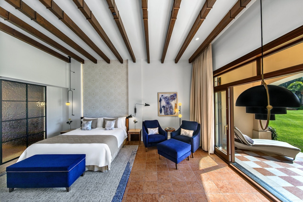 Junior Suite, 1 King Bed, Garden Access