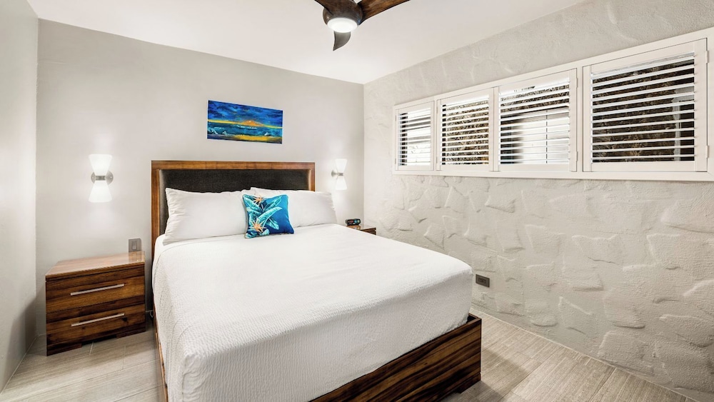 Condo, 1 King Bed, Lanai, Partial Ocean View (Casa de Emdeko 304)
