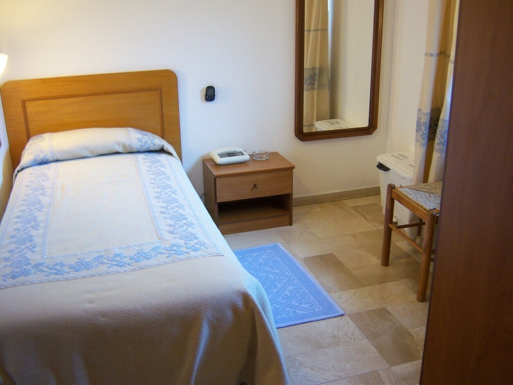 Premium Triple Room - Photo 3