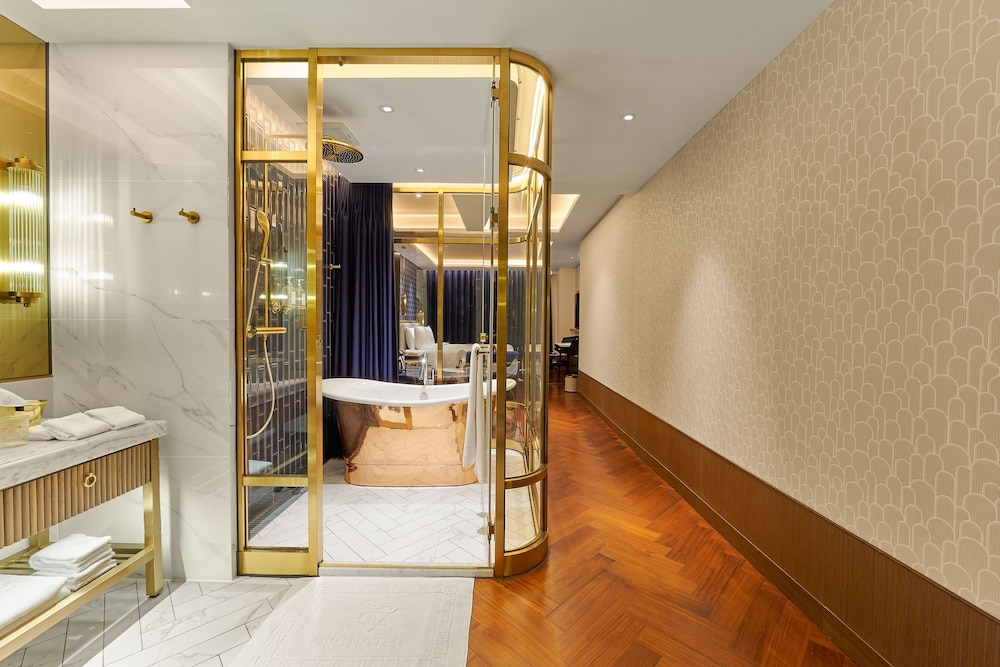 Value Classic Double Room - street level