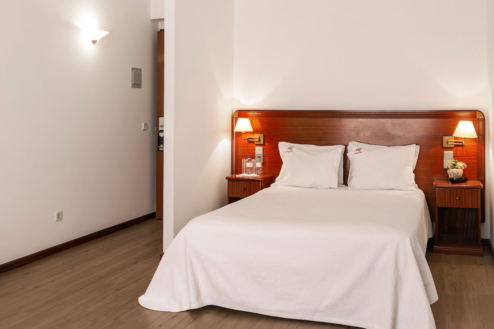 Double or Twin Room - Photo 2