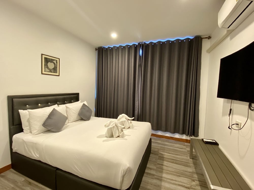 Luxury Suite - Photo 2