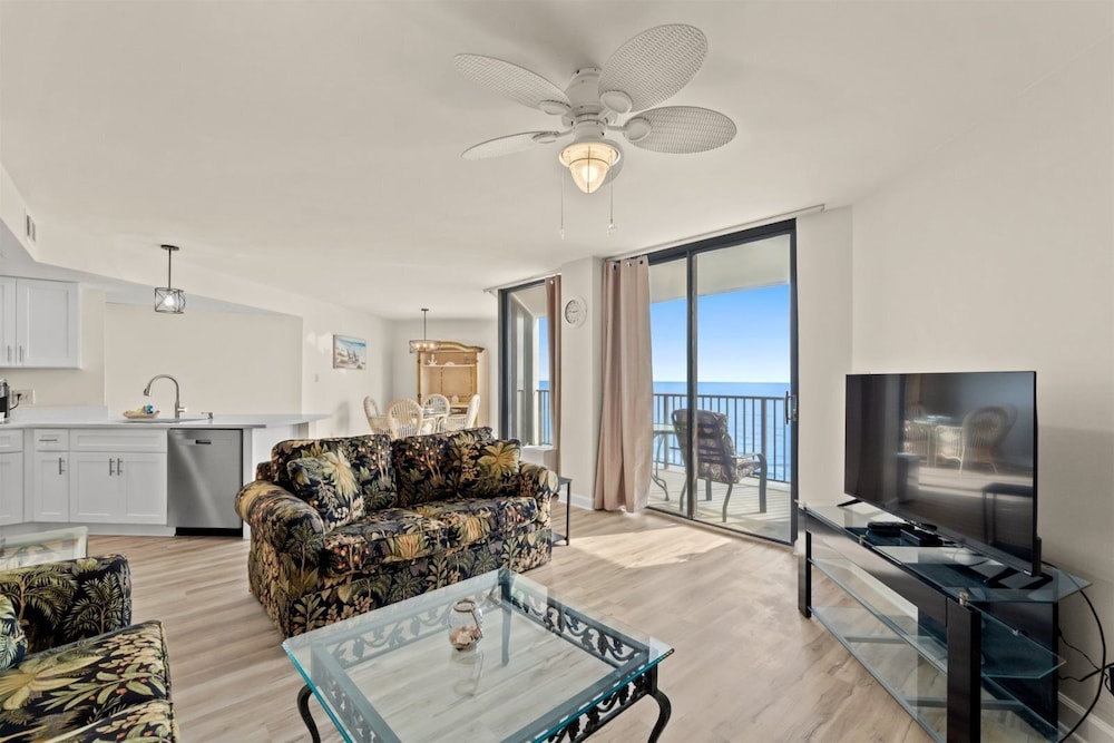 Condo, 1 King Bed with Sofa bed (Aquavista 804E)
