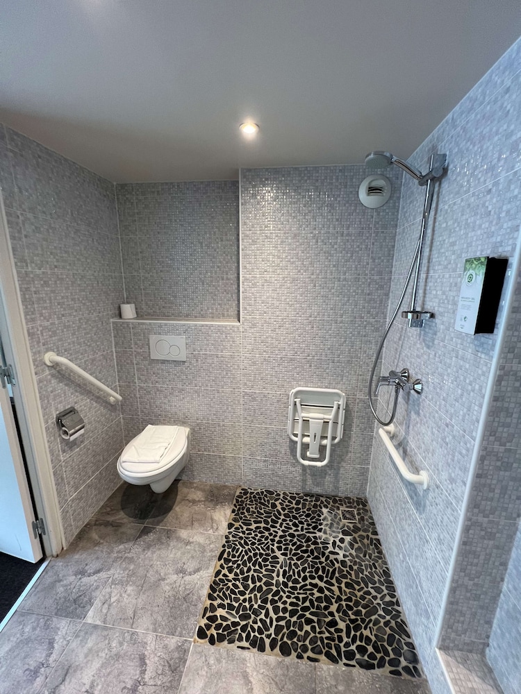 Standard Room, 2 Twin Beds - Photo 11