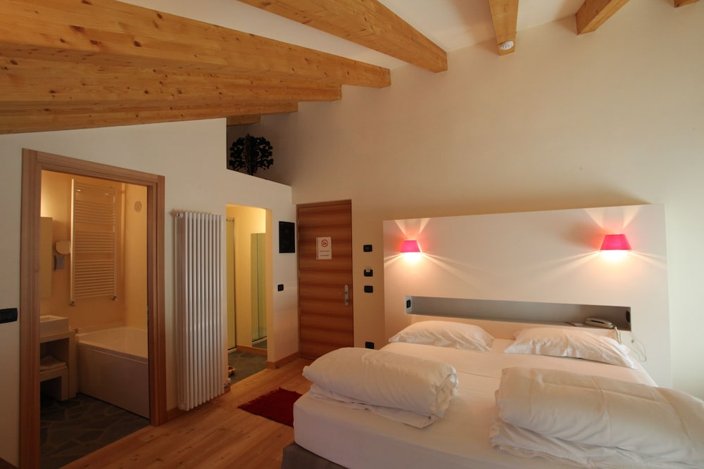Comfort Double Room, Balcony, Annex Building photo 3